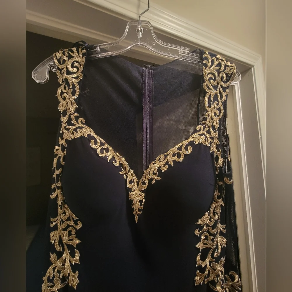 Dress - Picture 2 of 6